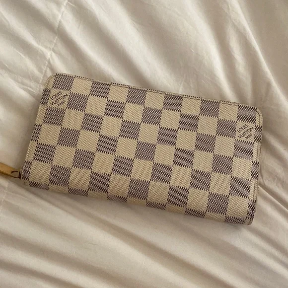 Louis Vuitton | 2007 Damier Azur Pattern Zippy Wallet - Picture 12 of 13